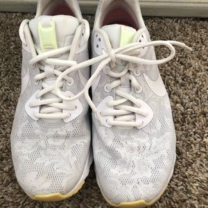 Women’s size 10 Nike tennis shoes